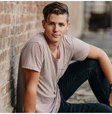 Love This By Featured Photographer Tammylukerphotography Senior Photos Boys Senior Boy Photography Senior Photos Guy