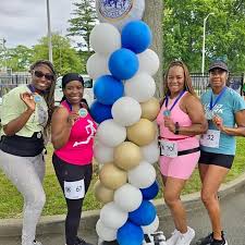 A week post IMLP and we're still taking it all in for our belated medal  Monday!🌟 Congratulations to all of our racers who toed the line: Matt  Scott, Nicole Sabbatino, Marlo Signoraci,