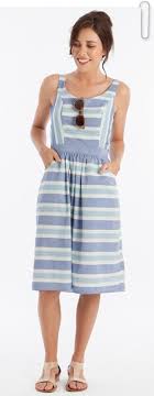 Robe doublée, sans bretelles, à longueur ras du sol et petite traîne. Patrons Gratuits Femmes Laine Et Chiffons