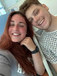 Can anyone make a cute background instead of the hospital one pleasseeee ❤️