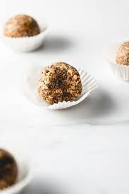 Energy Balls Facon Cookie Un Encas Sain Pour Vos Petits Creux Recette Cookies Et Biscuits Encas Sains Encas