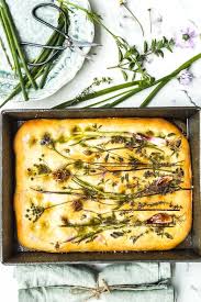 Focaccia Maison Aux Herbes Printanieres Quatre Saisons Au Jardin En 2020 Focaccia Idee Recette Recettes De Cuisine