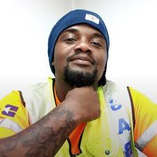 A squirrel finds itself stuck in a tree with a leopard, you think it would  be scared right? No, instead of running away it decides to mess with the  leopard. 😂