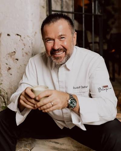 Na� chef, vlasnik i spiritus movens � @rudolf_stefan_ Rudi �tefan, aktivan  je na mnogo područja, osim u samom restoranu. Uvijek je spreman podijeliti  znanje te neumorno radi na promociji hrvatske gastronomije i