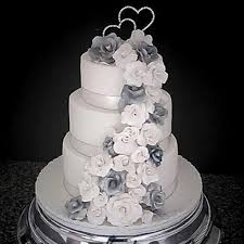 Color all all blue gold green pink purple red silver white yellow season all all fall spring summer winter how to best physically prepare for your wedding. Silver And White Wedding Cake Cake By Cake That Cakesdecor