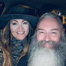 💈✂️ Go on… open yourself up. #beardgrowth #beardgrowthoil #beardtips  #dermdude @travis_bright301 at it again.