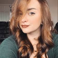 Holly Molnar's Instagram, Twitter & Facebook