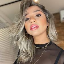 Amanda Oliver (@Amanda_LOliver)