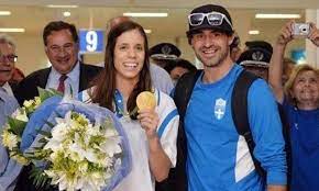 Katerina stefanidi is a greek pole vaulter. Chesterland Couple Finds Gold At Olympics Geauga County Maple Leaf