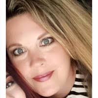 Kari Mckenna's Instagram, Twitter & Facebook