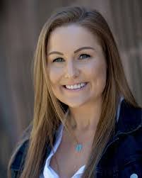 Amanda Dodge's Instagram, Twitter & Facebook