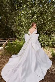 Eine legendäre welt voller abenteuer erwartet euch in world of warcraft. Biggest Wedding Dress Trends For 2021 According To Expert
