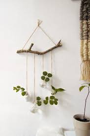 You probably already know that there are tons of ways to create homes for our plants. 17 Charming Diy Indoor Hanging Planters To Display Your Greenery Plant Wall Decor Wall Shelf Decor Diy Hanging Planter