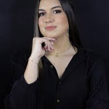 Julia Volz's Instagram, Twitter & Facebook