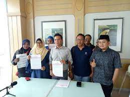 Mohd puad zarkashi adun : Orang Kuat Pkr Batu Pahat Keluar Parti