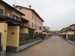 Il prezzo richiesto per una casa indipendente in vendita è mediamente in tutta la città pari a 1.300 €/m² e quindi circa il 18% in meno rispetto alla media regionale. Abitazione Di Tipo Civile Codogno 150 000 500 000 Euro Enti E Tribunali