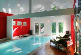 Der schwierige zugang zu dem engen grundstück des im bauhhausstil… Schwimmbad Wellness Im Hausbau Fertighaus De Ratgeber