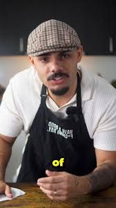 NO BAKE OREO TRUFFLES 🤤🤤🤤 [INGREDIENTS] 35 Oreos 150g Cream Cheese  (Softened) Pinch of Salt Splash of Vanilla 300g Milk Chocolate (Melted)  300g White Chocolate (Melted) 1. Crush the oreos into a