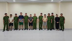 Khám xét khẩn cấp, bắt 'trùm' nhớt giả Nguyễn Văn Khánh