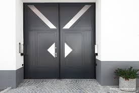 Garagentore Zweiflugelig Lindpointner Flugeltore Modern Anthrazit Garagentor Zweiflugelig Garagentore Moderne Garagentore