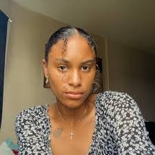 Alexandra Moses's Instagram, Twitter & Facebook