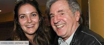 En 1981, il a une fille, aurore avec la comédienne anne jousset. Daniel Auteuil Le Bossu Qui Est Nelly La Fille Qu Il A Eue Avec Emmanuelle Beart Gala