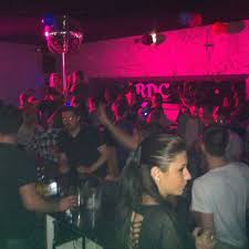 Danse, claquettes et french cancan, cette revue cabaret séduira tous les publics. Photos At Rdc Chambery Rhone Alpes