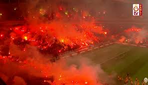 Fenerbahce fans istanbul kadiköy against galatasaray 2004 support maytap gfb ultras. Galatasaray Fans Went To Watch Last Training Before Besiktas Derby For Motivating Players Soccer