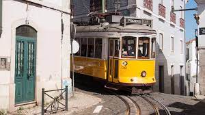 Ook zijn er veel parken met in de meeste een leuke speeltuin. Strassenbahn Lissabon Sehenswurdigkeiten Tipps Tourvorschlage Anders Reisen