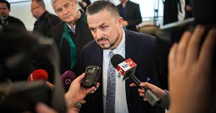 Lagzi lajcsi meglepő dolgot árult el magáról a tévében. Index Fomo Galambos Lajosra Es Felesegere Is Letoltendo Bortont Ker Az Ugyeszseg