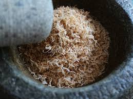 Goreng kelapa dan kacau sentiasa supaya tidak hangit. Resepi Sambal Kelapa Nasi Impit Kelantan