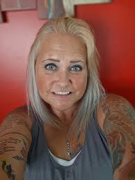 You've all dated older people 🤣🤣 if you're not strong I wouldn't  recommend 😭