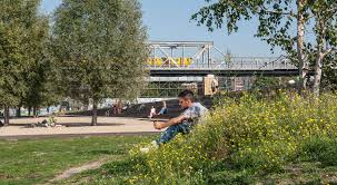 Discover parks, campgrounds, walking tracks, native plants, animals and more. Grun Berlin Park Am Gleisdreieck