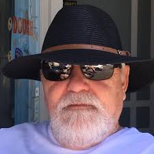 What are favorite places to eat near Lahina?