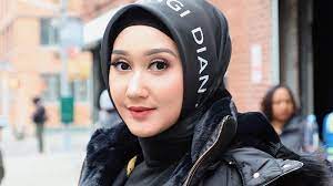 Elia berasal dari bahasa ibrani berarti yehwe adalah allah. Arti Nama Dian Tentangnama