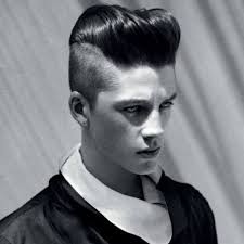 Namun, ikatan rambut pada model man bun lebih ke atas, sementara top knot ke belakang. Idea Stail Rambut Lelaki Untuk Mulakan Tahun 2016 Mynewshub