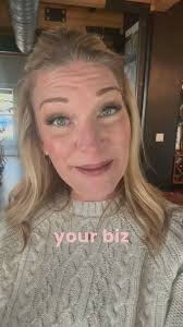 Karen Osler's Instagram, Twitter & Facebook