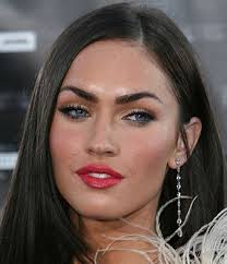 Here are our cliffsnotes to her fox takes a modern approach to '40s glamour. How To Do Megan Fox Makeup Tutorial Makeupview Co
