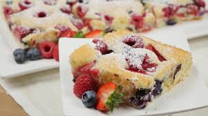 Video Und Rezept Joghurt Frucht Blechkuchen Ein Club Of Cooks Rezept Blaubeermuffins Muffin Rezept Lebensmittel Essen
