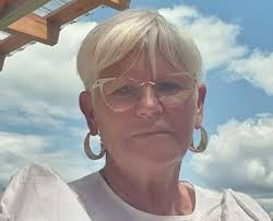 Monica tatoiu a luat atitudine în problema copiilor inteligenti, care provin din familii defavorizate și nu au resurse financiare pentru cheltuielile cu școala. Monica Tatoiu Inapoi In Romania DupÄ Ce A Fost PlecatÄ 108 Zile Primul Lucru Pe Care L Va Face Cand Va Ajunge AcasÄ Spynews Ro