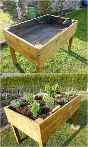 Shaped Into The Interesting Project Of The Wood Pallet Planter This Wood Pallet Design Is So Fan Wood Pallet Planters Diy Raised Garden Raised Garden Beds Diy