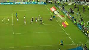 Jun 24, 2021 · nesse jogo, aos 77 minutos do jogo, houve uma jogada em que a bola ricocheteia no árbitro principal néstor pitana e resulta num ataque promissor para a equipa brasileira que termina em golo. Fantastico Gols Do Fantastico Vasco Bate Fluminense E E Campeao Da Taca Guanabara Assista Online Globoplay