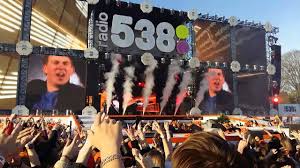 Dat de nederlandse artiestenwereld bijzonder veel aandacht. 538 Koningsdag 2015 Hardwell Youtube