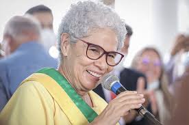 Regina Sousa fez aquisição de R$ 544 mil em alimentos para atender a  residência oficial