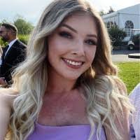 Amanda Dunne's Instagram, Twitter & Facebook