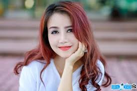 Ngày 22/6, diễn viên hoàng yến bị người chồng thứ tư mà cô ly hôn cách đây không lâu xông vào quán đấm chảy máu mũi. Diá»…n Vien Hoang Yáº¿n