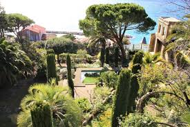 Marseille Insolite Au Roucas Blanc La Villa Santa Lucia Et Ses Bijoux De Rocailles Marseillaises Marseille Insolite Marseille Santa Lucia