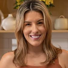 Maxine Dubois's Instagram, Twitter & Facebook