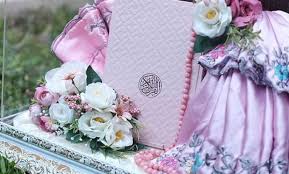 Saat ini telah banyak desain model hantaran pernikahan yang unik dan cukup kreatif. Daftar Seserahan Lamaran Yang Harus Dipersiapkan Seruni Id