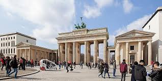 It's available on weekdays from 6:30 am to 10:30 am and weekends from 6:30 am to 11 am. Hotels In Der Berliner Innenstadt Holiday Inn Express Berlin Stadtzentrum